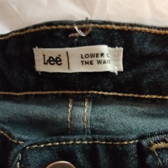 Lee jeans. 8 short. - Picture 4 of 10
